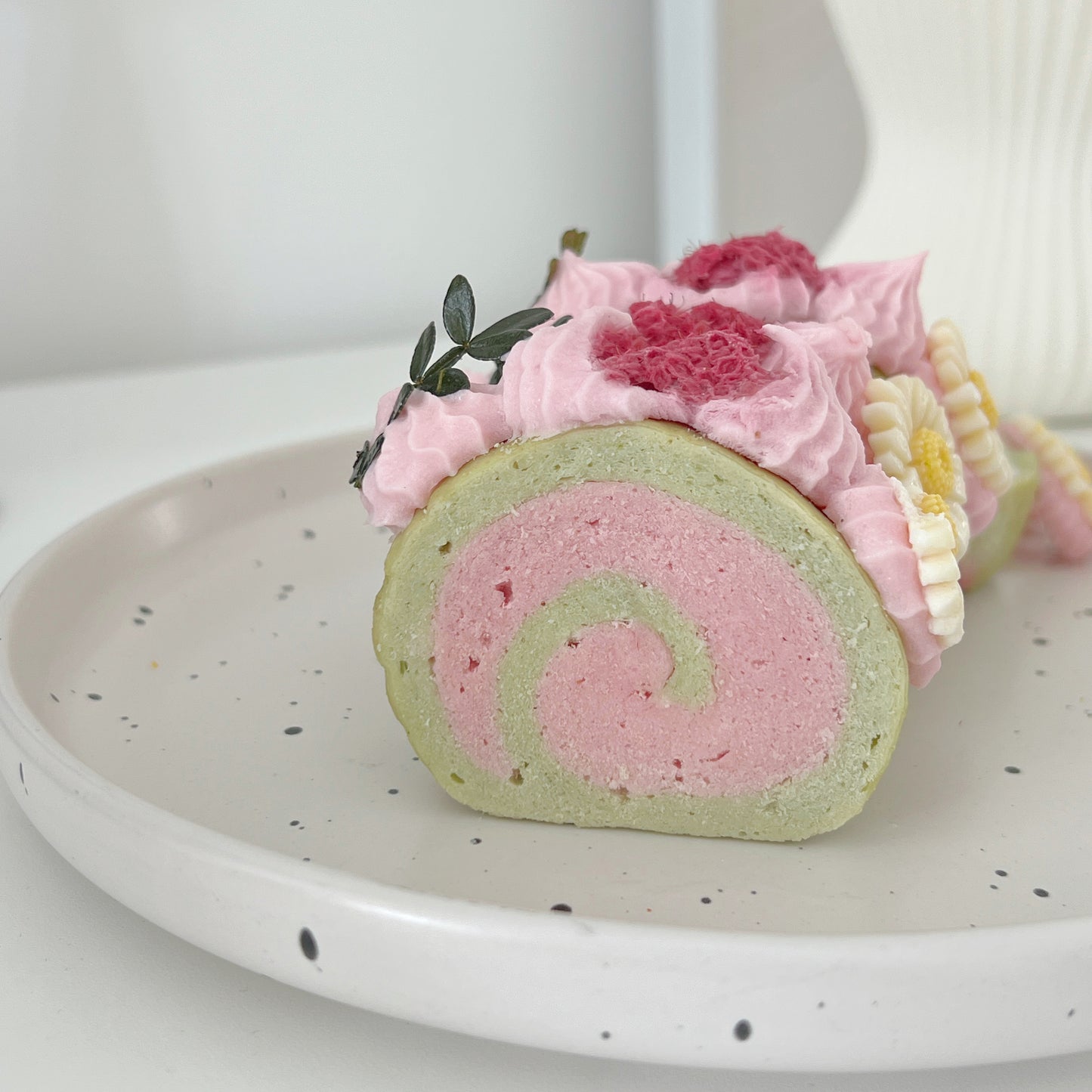 抹茶草莓瑞士卷